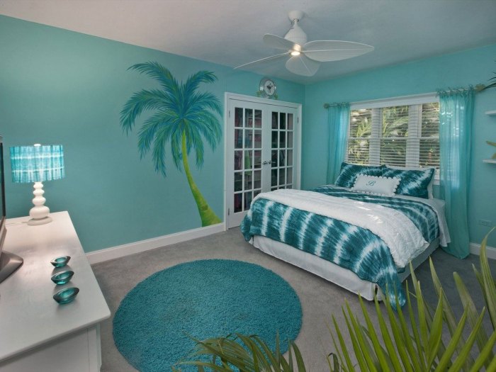 How to decorate a beach themed bedroom