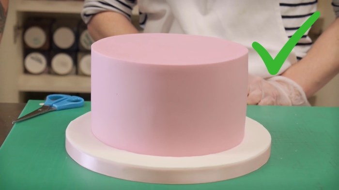 How to make decorate cake with fondant