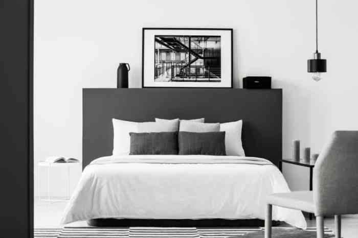 How to decorate a bedroom black and white