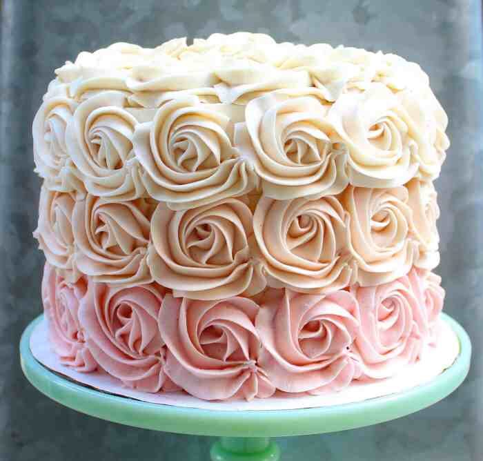 How to use butter icing to decorate cake