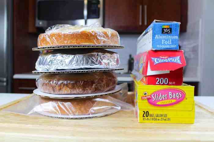 Is it better to decorate a frozen cake