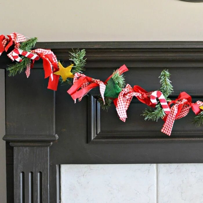 How to decorate a window with garland