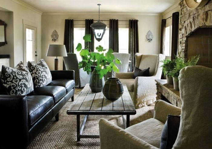 How to decorate room with black leather sofa