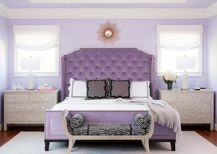 How to decorate a dark purple room